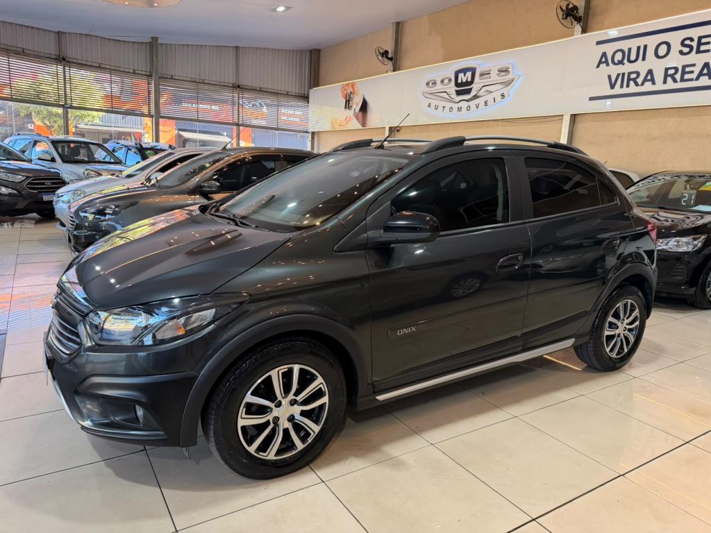 CHEVROLET Onix Hatch - Foto