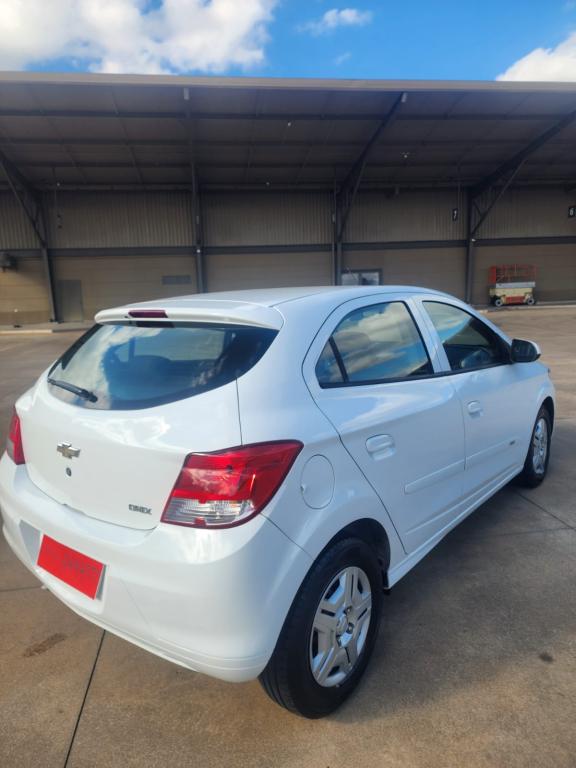 CHEVROLET Onix Hatch - Foto