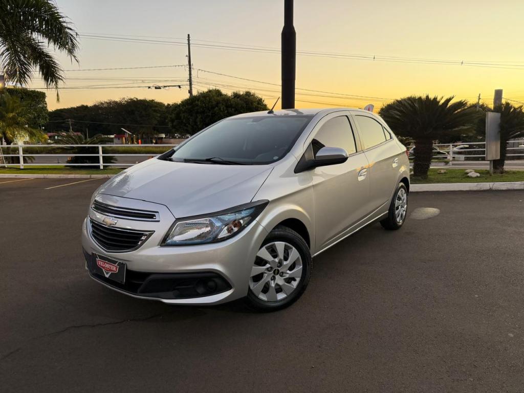 CHEVROLET Onix Hatch - Foto