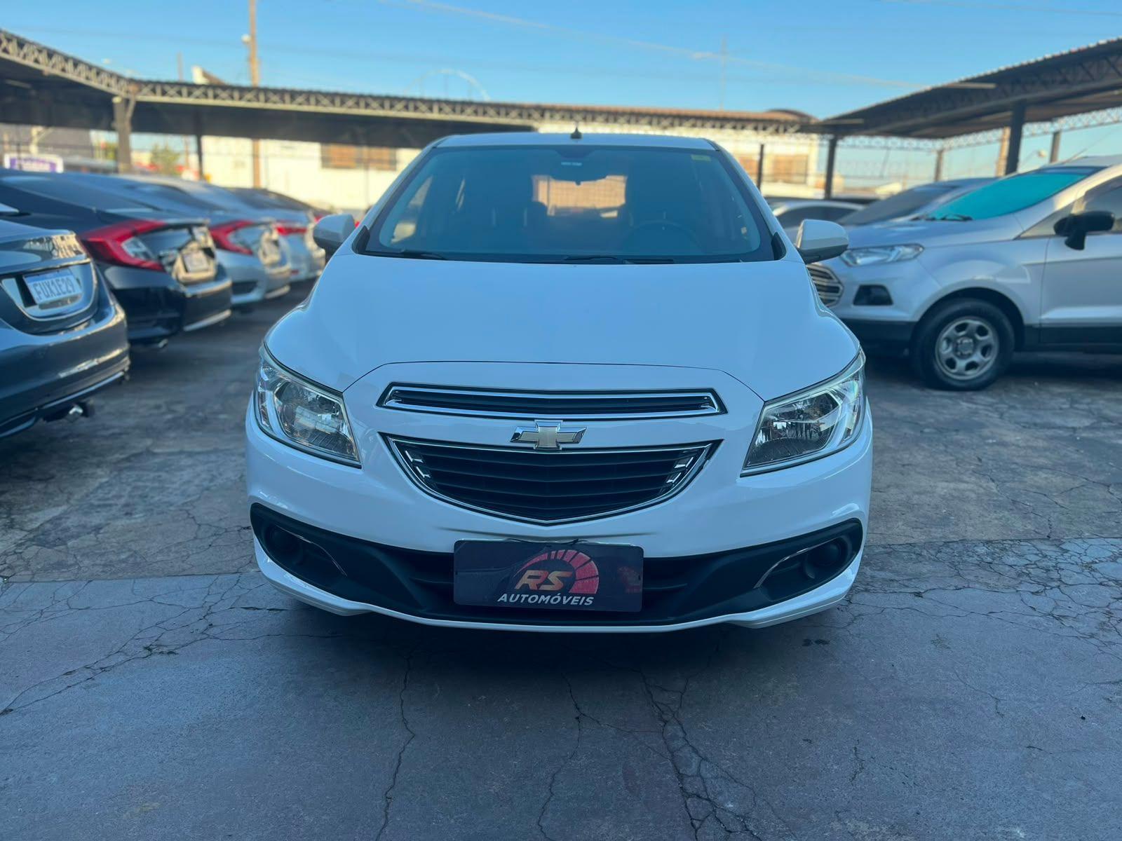 CHEVROLET Onix Hatch - Foto