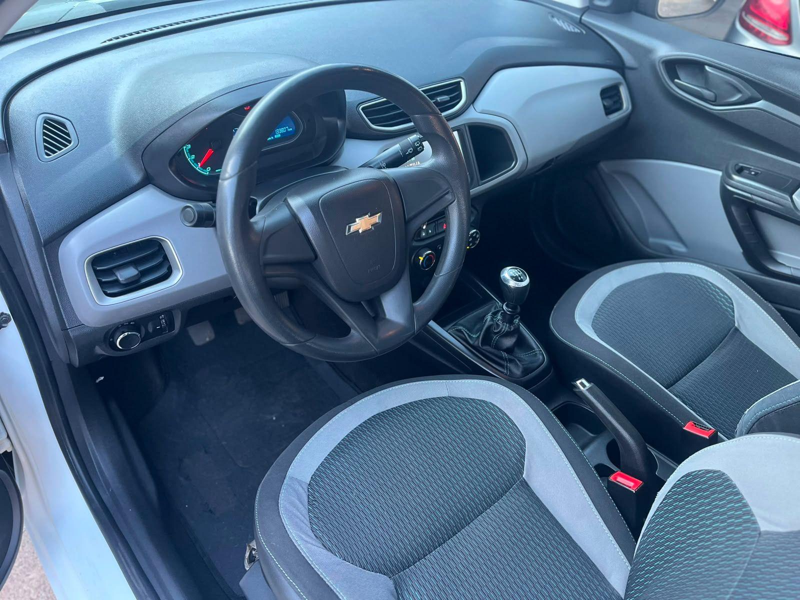 CHEVROLET Onix Hatch - Foto