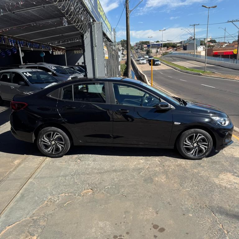 CHEVROLET Onix Hatch - Foto