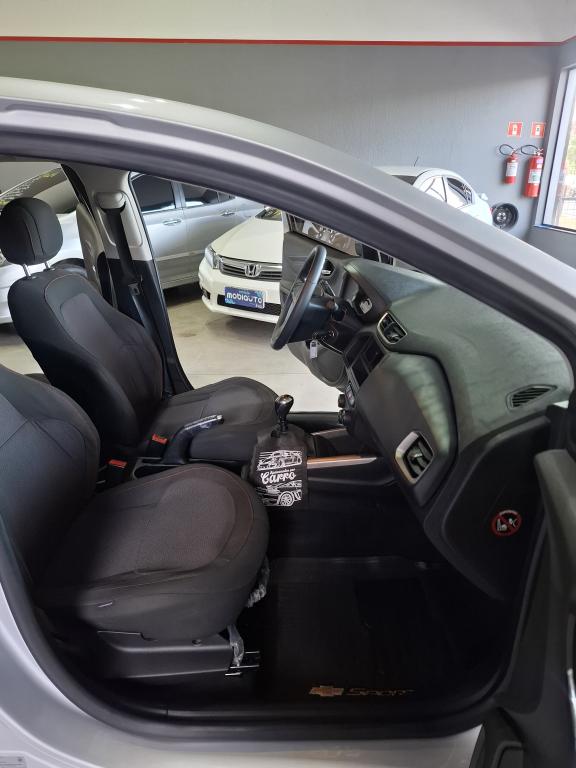 CHEVROLET Onix Hatch - Foto