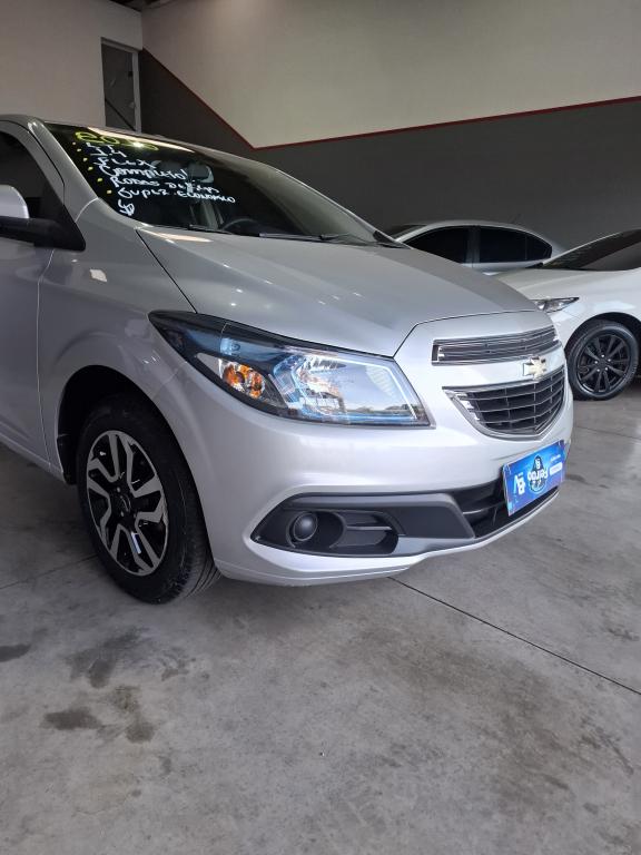 CHEVROLET Onix Hatch - Foto