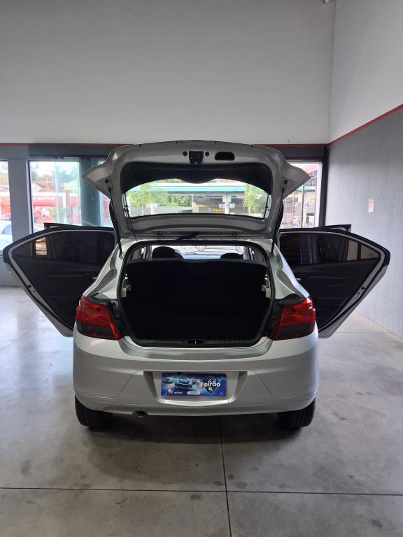 CHEVROLET Onix Hatch - Foto