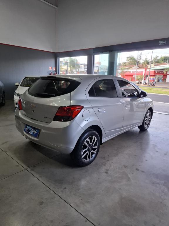 CHEVROLET Onix Hatch - Foto
