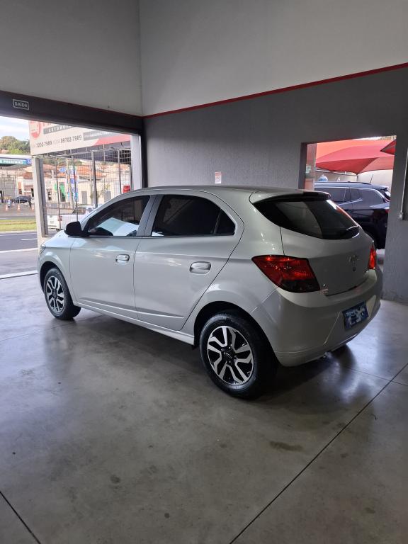 CHEVROLET Onix Hatch - Foto