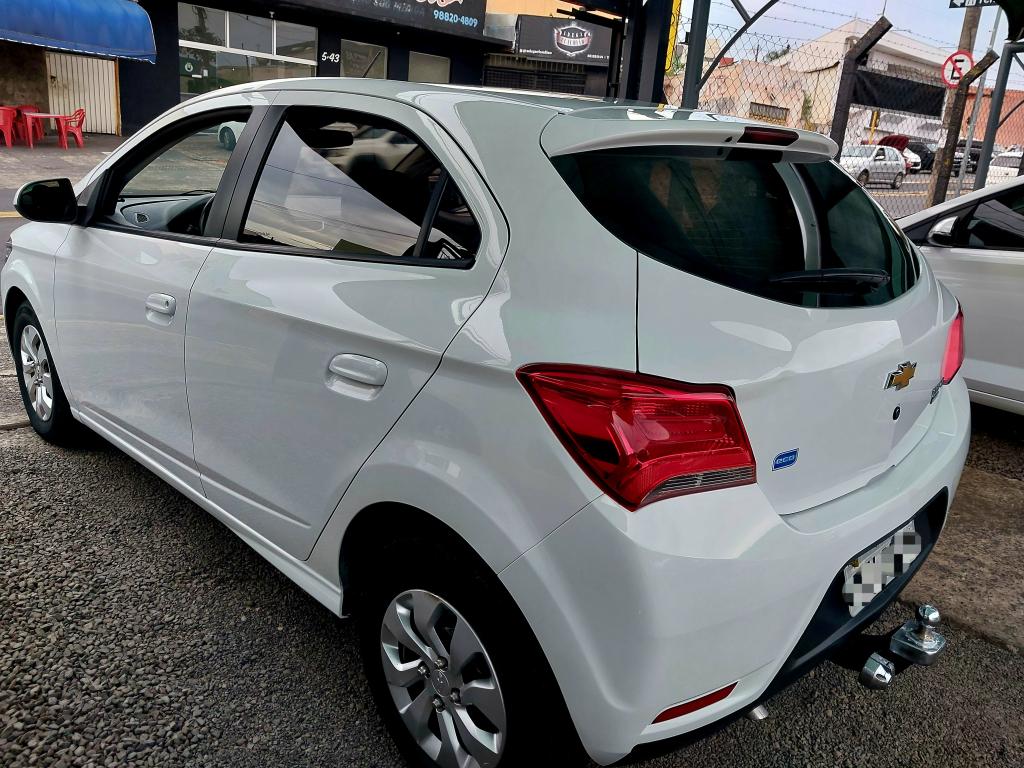 CHEVROLET Onix Hatch - Foto