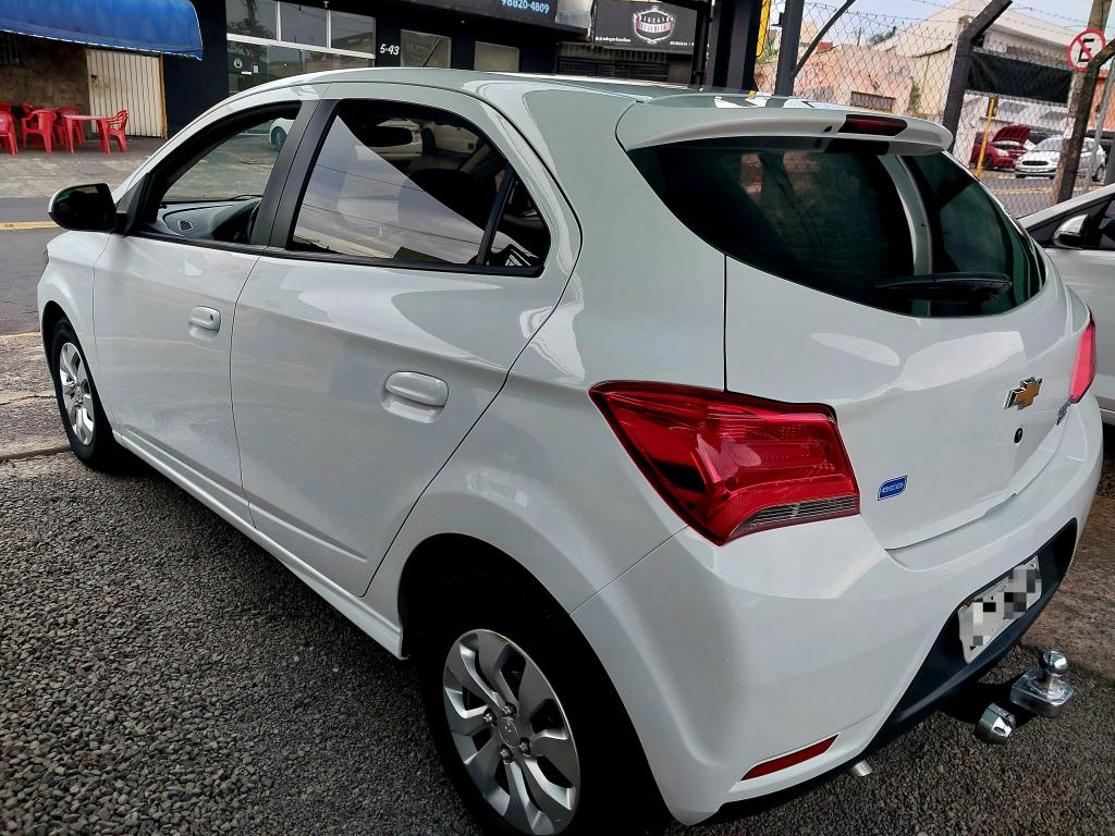 CHEVROLET Onix Hatch - Foto