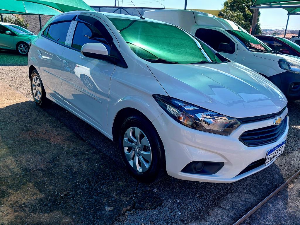 CHEVROLET Onix Hatch - Foto