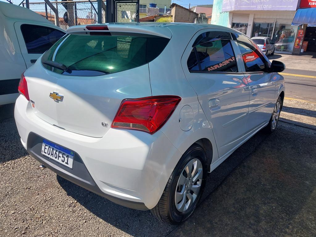 CHEVROLET Onix Hatch - Foto
