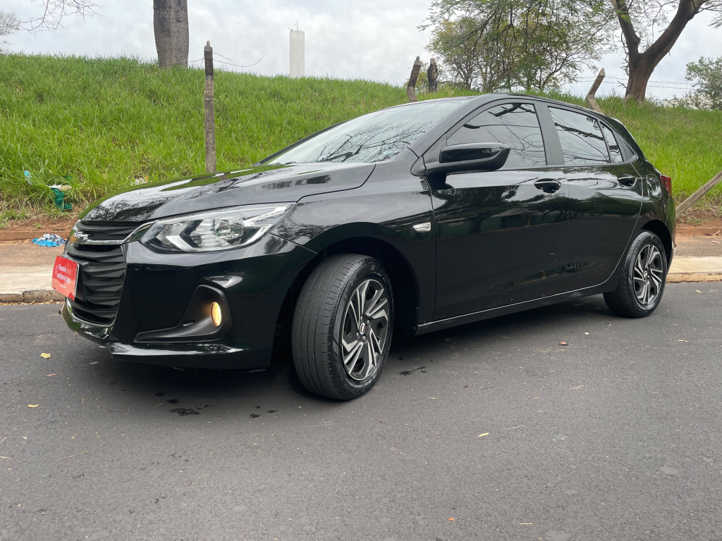 CHEVROLET Onix Hatch - Foto