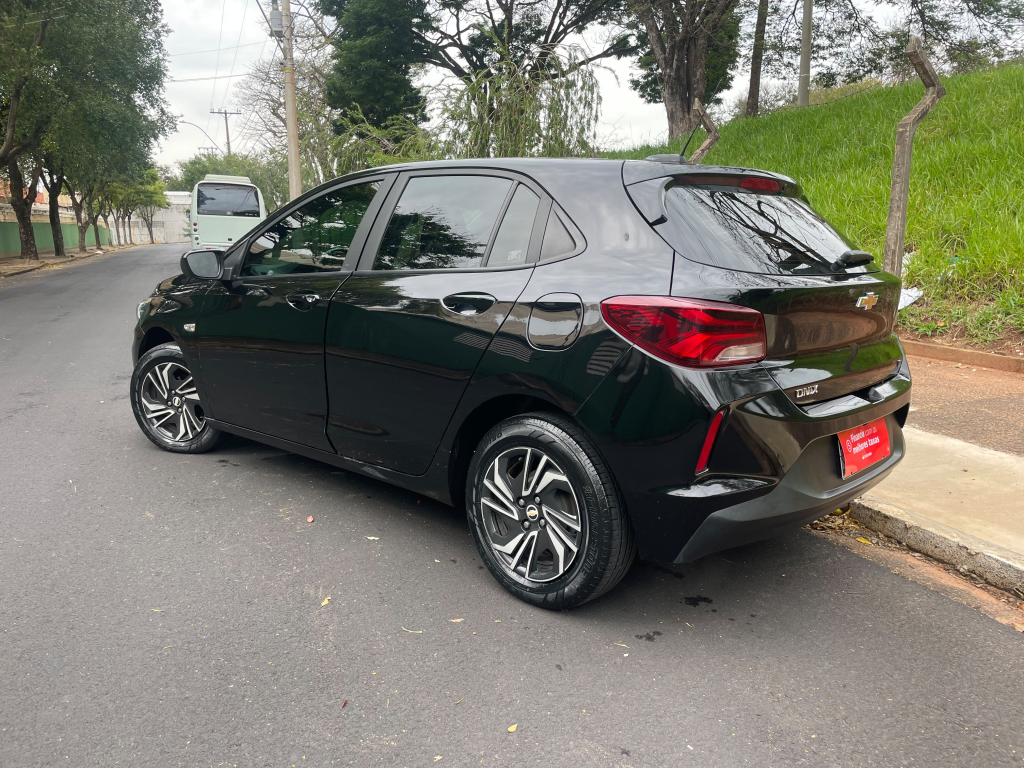 CHEVROLET Onix Hatch - Foto