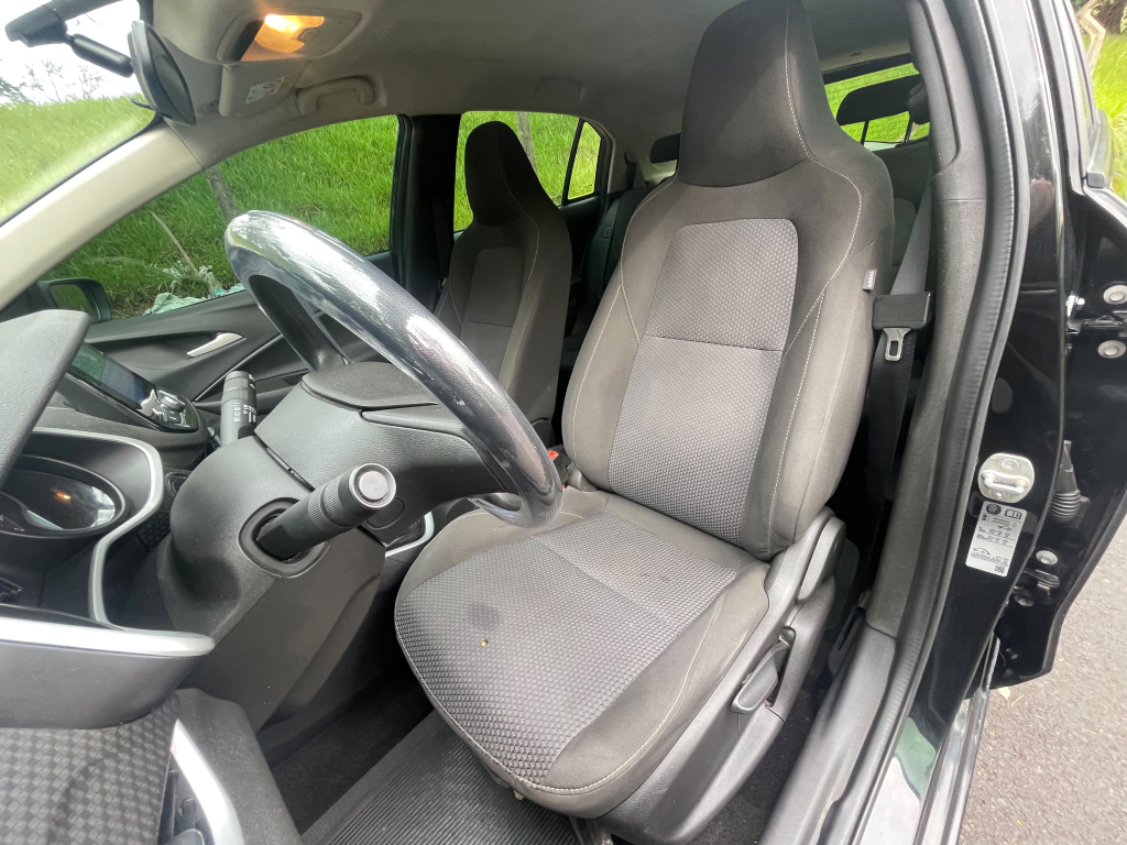 CHEVROLET Onix Hatch - Foto