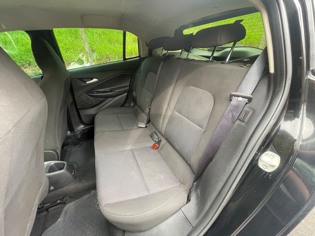 CHEVROLET Onix Hatch - Foto
