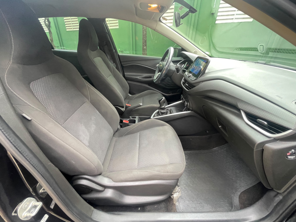 CHEVROLET Onix Hatch - Foto
