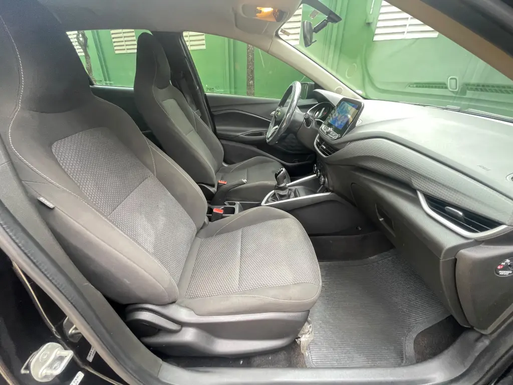 CHEVROLET Onix Hatch - Foto