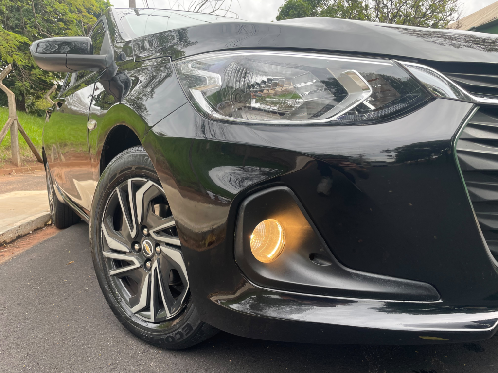 CHEVROLET Onix Hatch - Foto