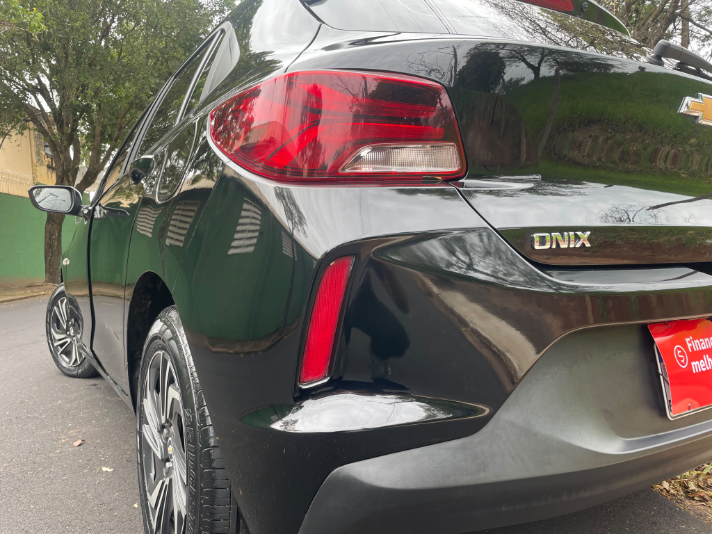 CHEVROLET Onix Hatch - Foto