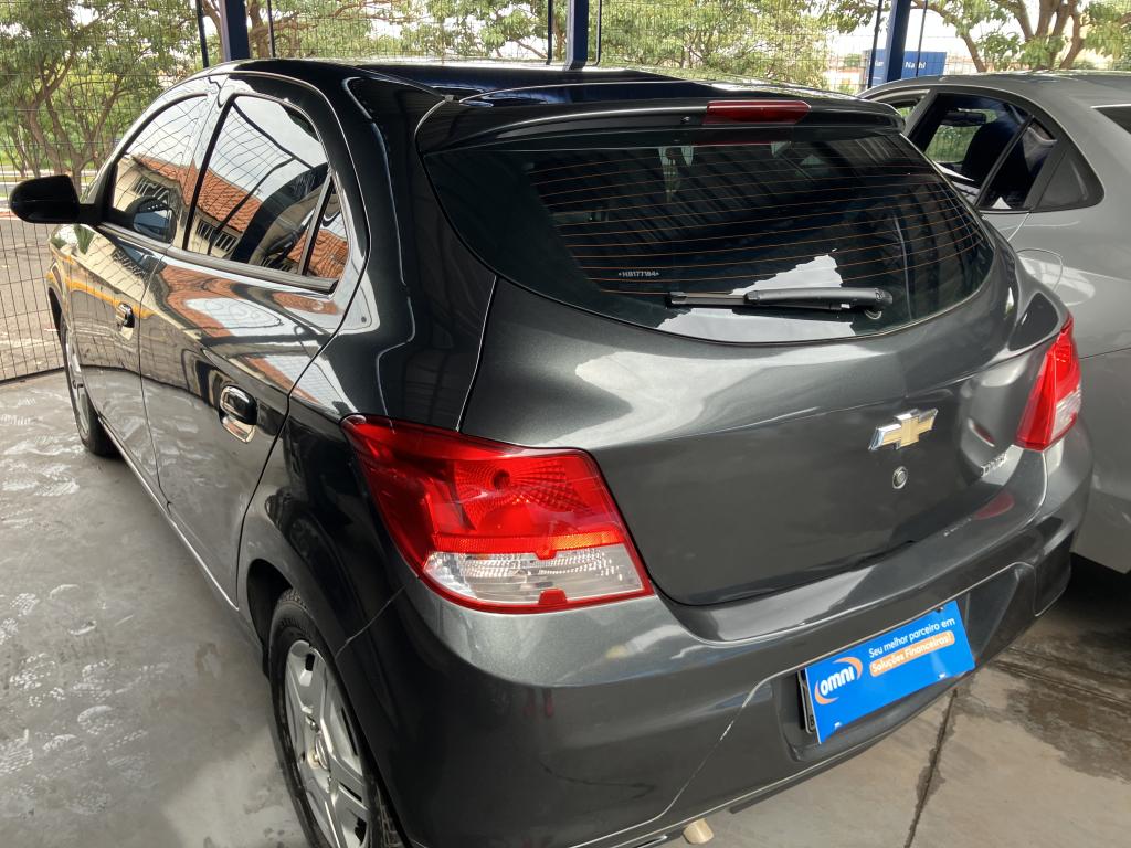 CHEVROLET Onix Hatch - Foto
