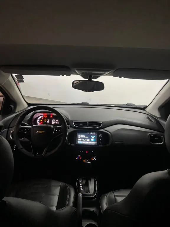 CHEVROLET Onix Hatch - Foto