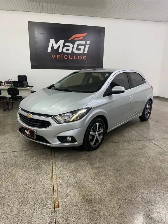 CHEVROLET Onix Hatch - Foto