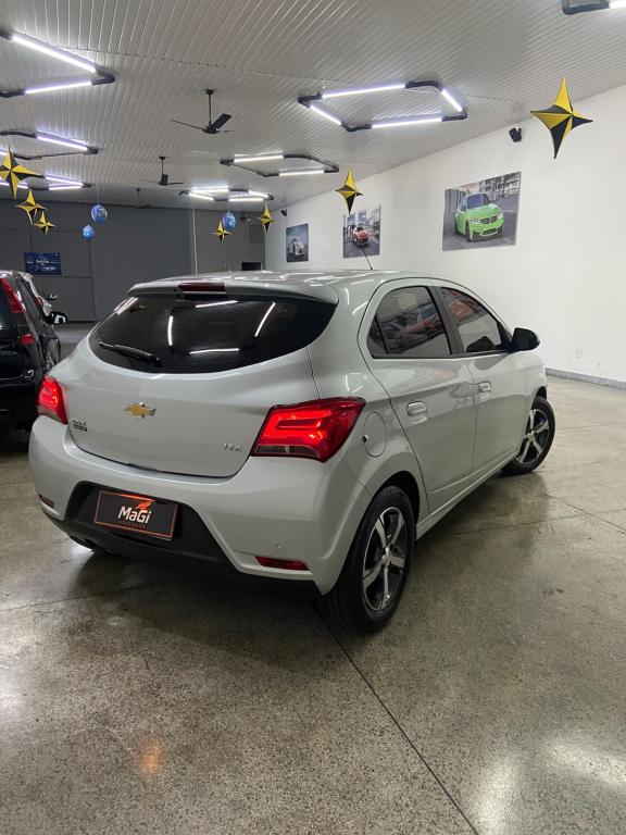 CHEVROLET Onix Hatch - Foto