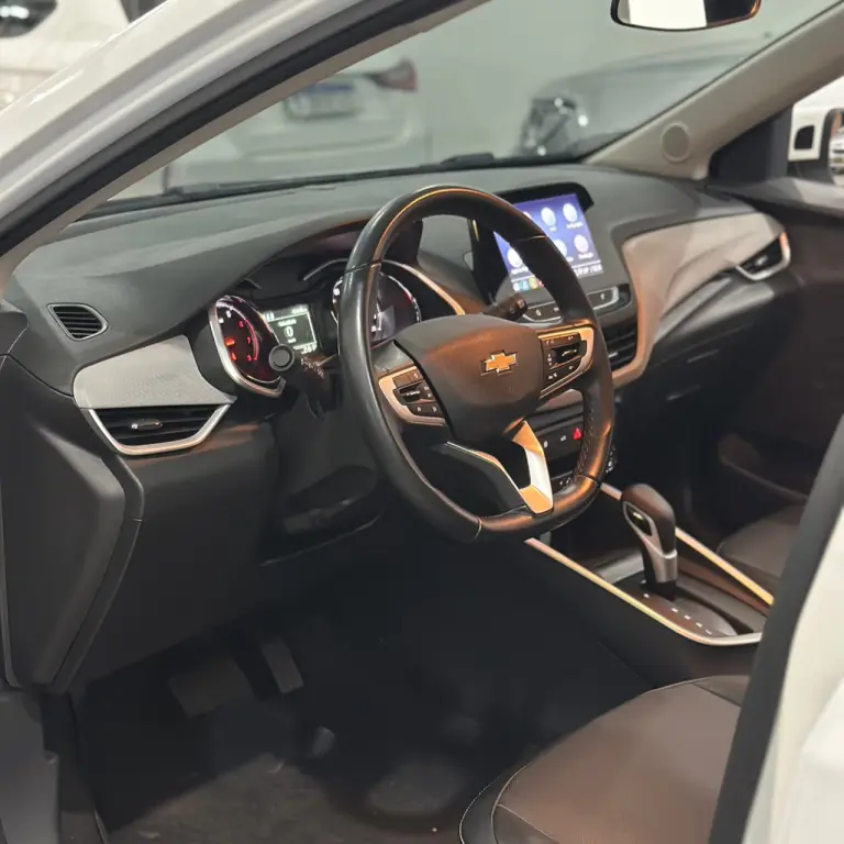CHEVROLET Onix Hatch - Foto