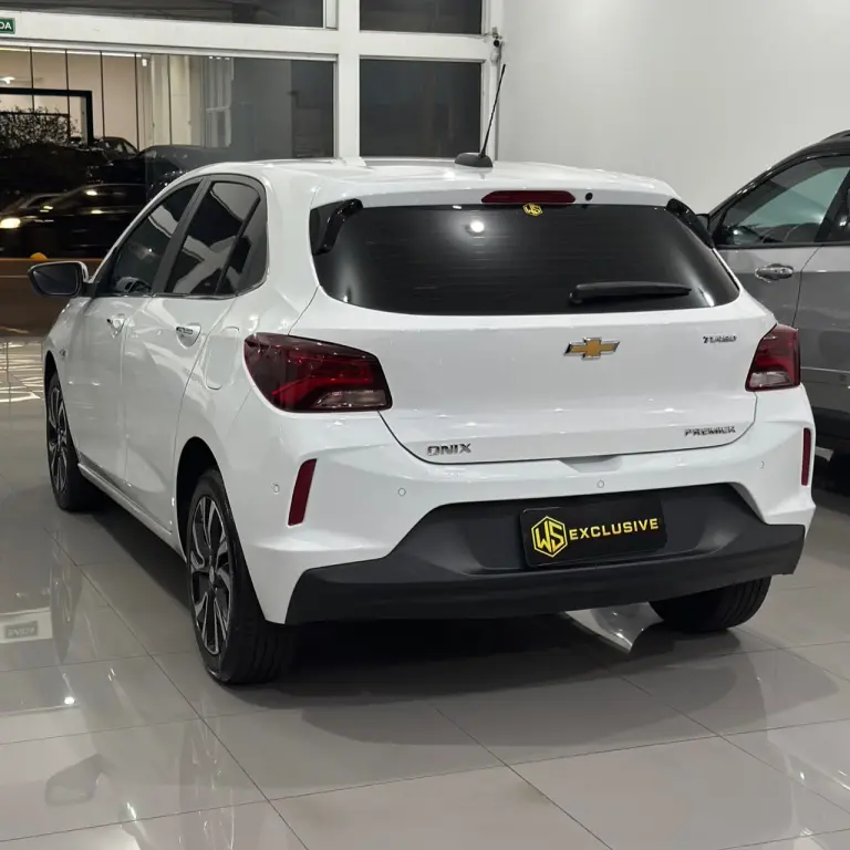 CHEVROLET Onix Hatch - Foto