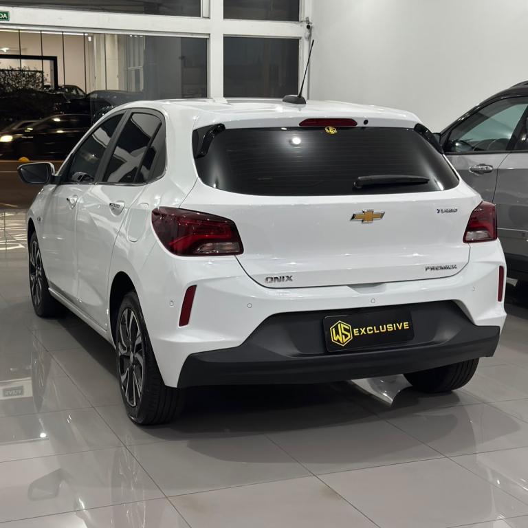 CHEVROLET Onix Hatch - Foto