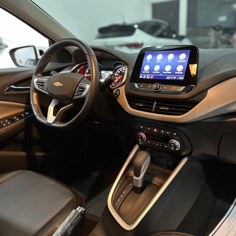 CHEVROLET Onix Hatch - Foto
