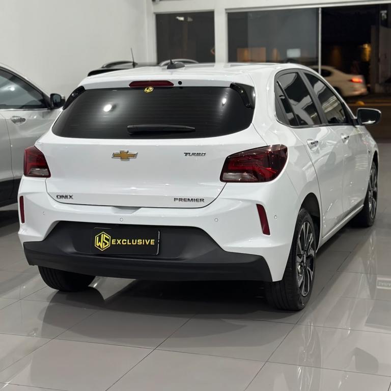 CHEVROLET Onix Hatch - Foto