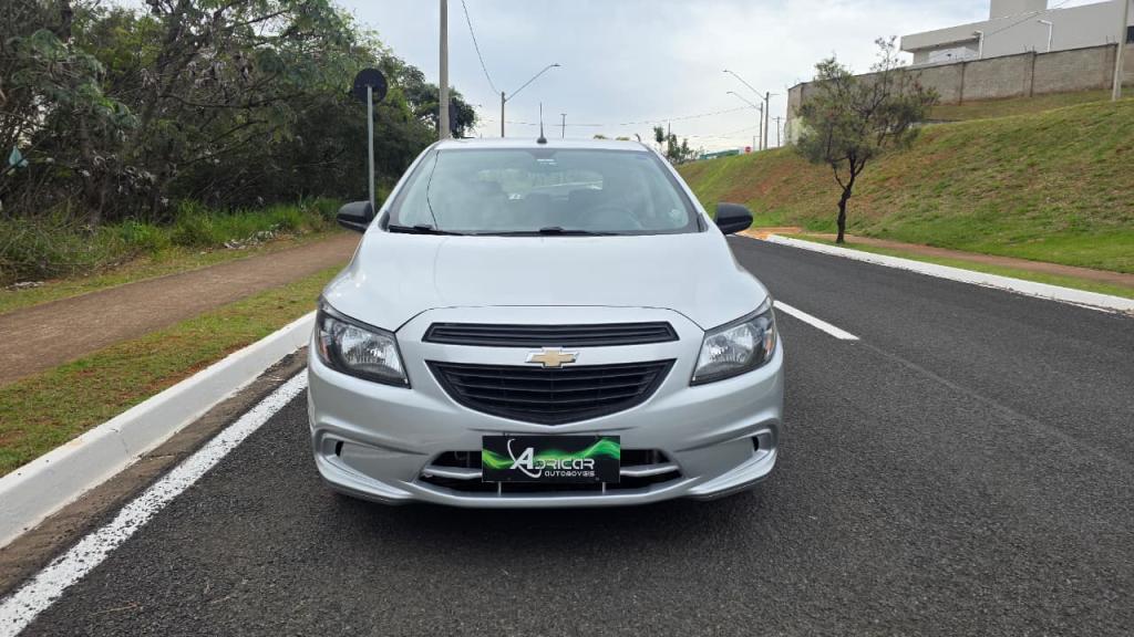 CHEVROLET Onix Hatch - Foto