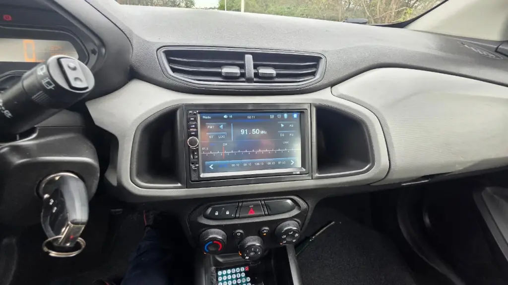 CHEVROLET Onix Hatch - Foto