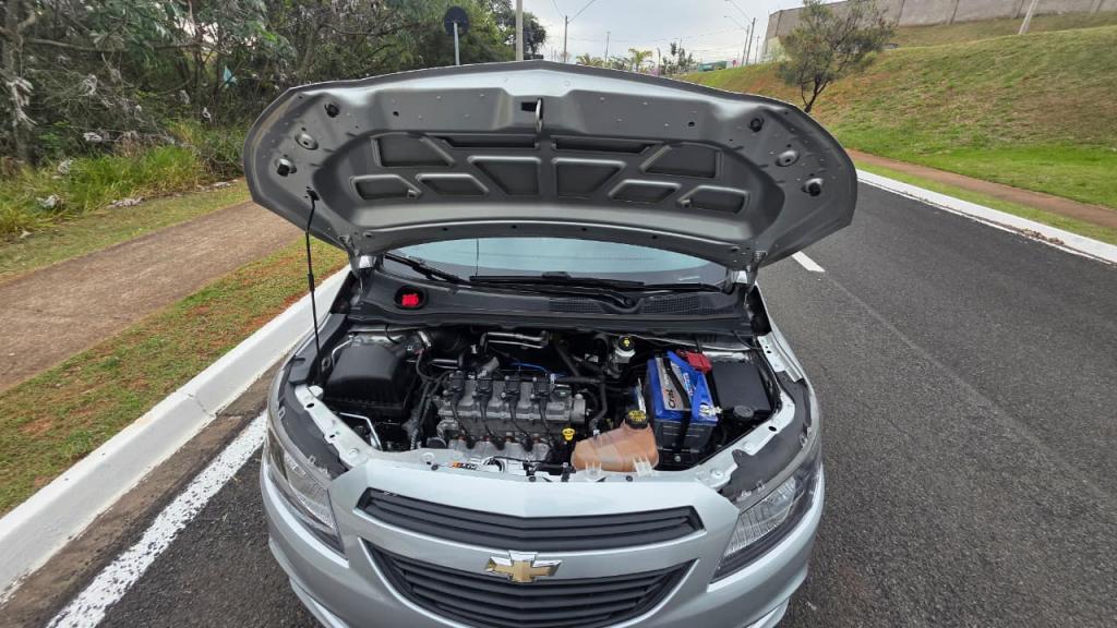 CHEVROLET Onix Hatch - Foto