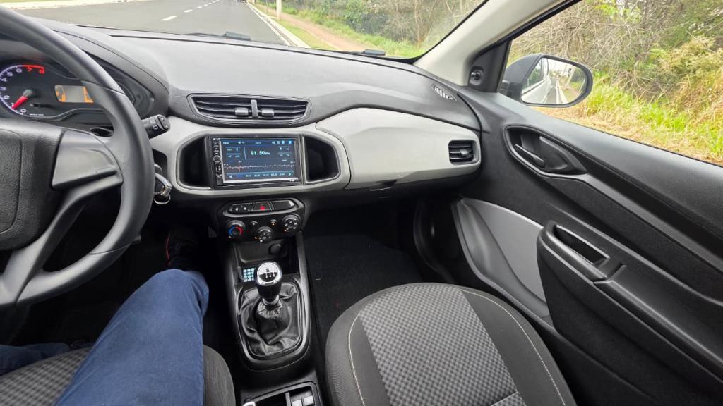 CHEVROLET Onix Hatch - Foto