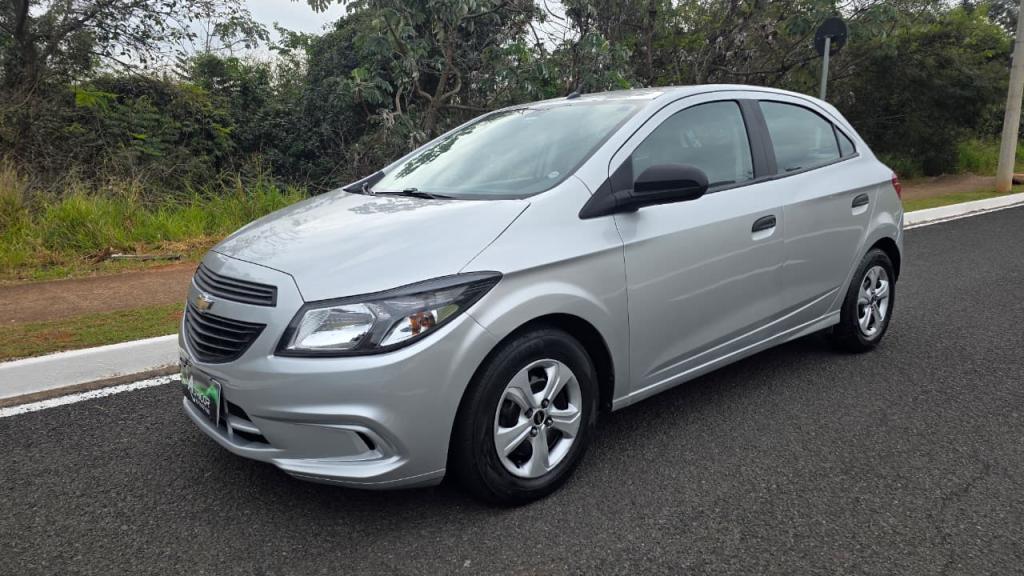 CHEVROLET Onix Hatch - Foto