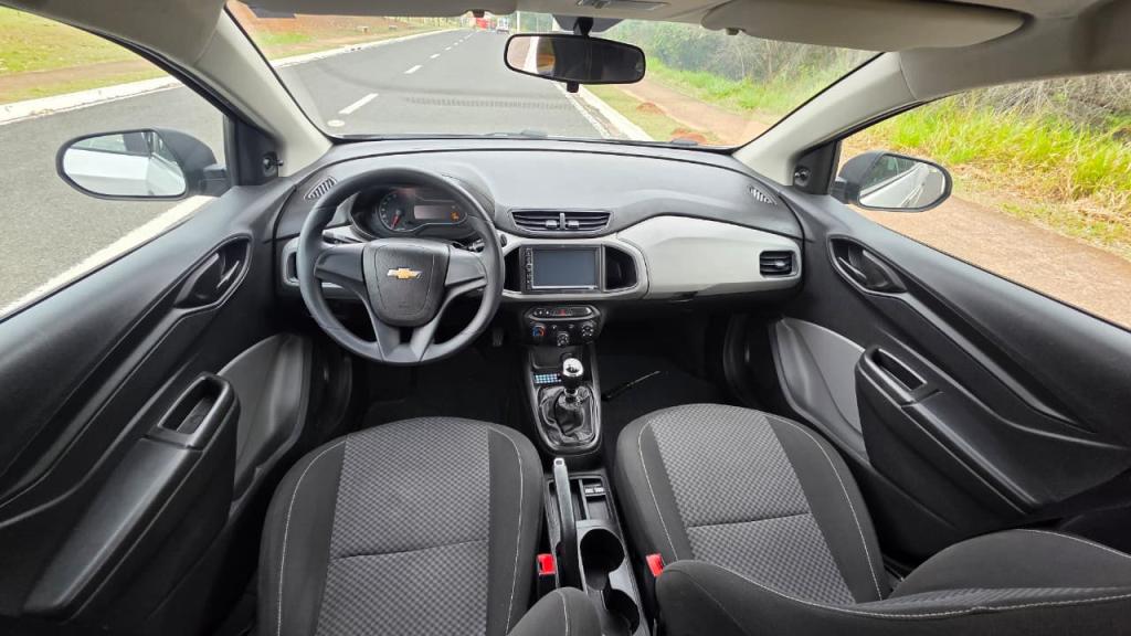 CHEVROLET Onix Hatch - Foto