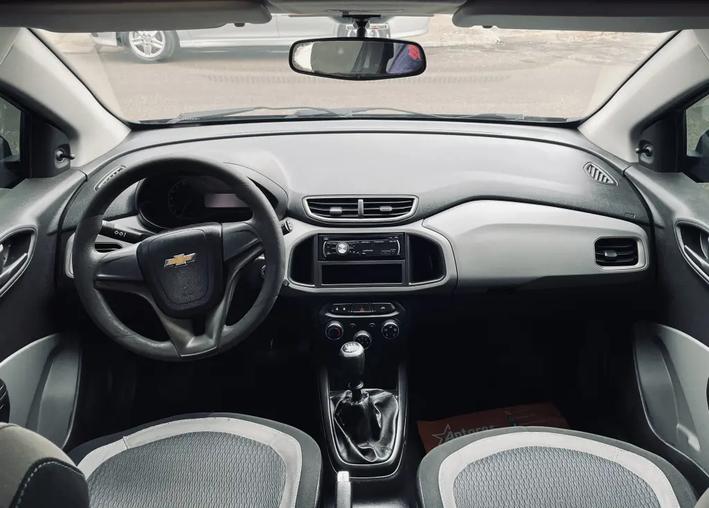 CHEVROLET Onix Hatch - Foto