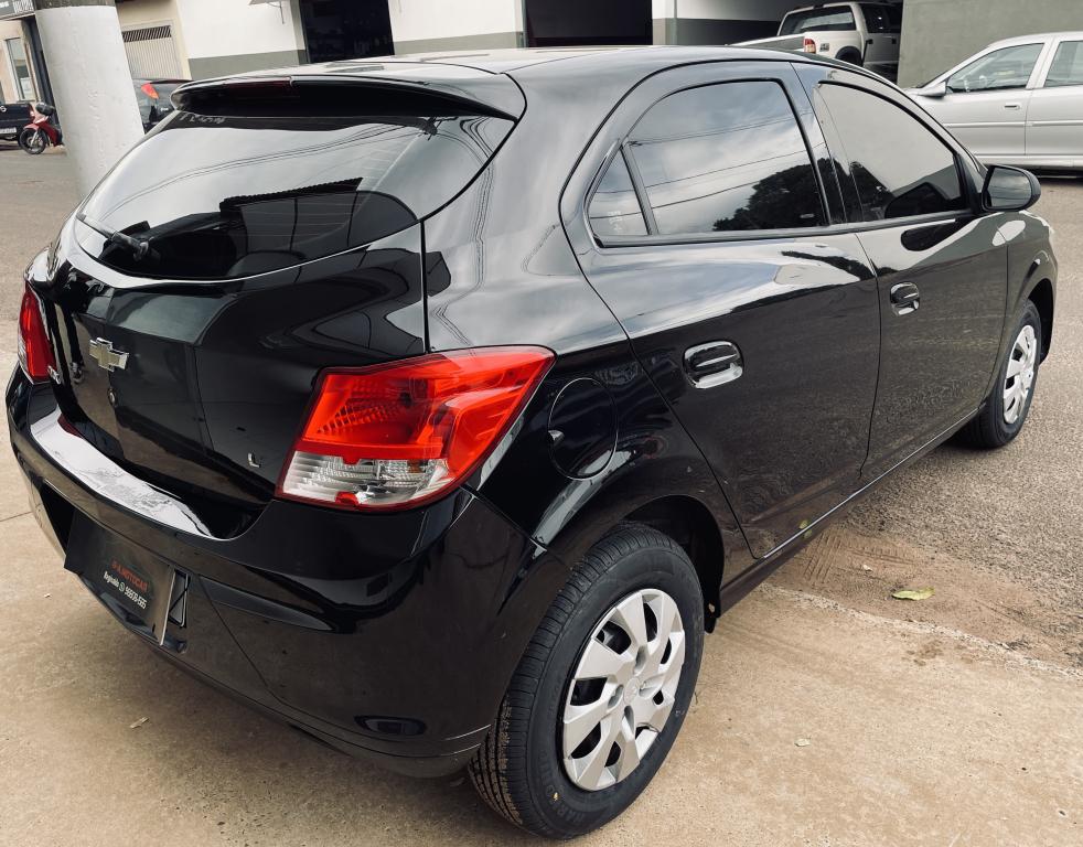 CHEVROLET Onix Hatch - Foto