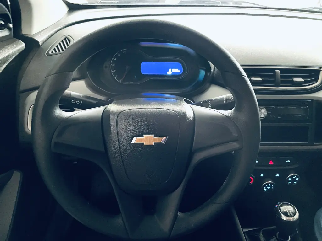 CHEVROLET Onix Hatch - Foto