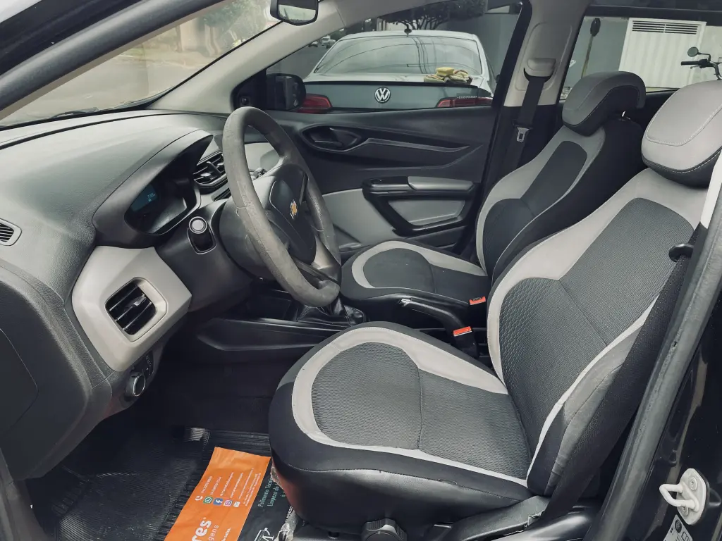 CHEVROLET Onix Hatch - Foto