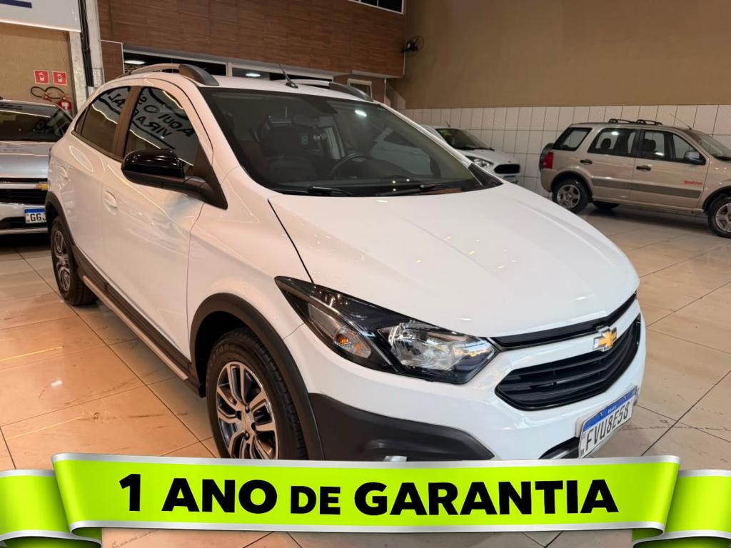CHEVROLET Onix Hatch - Foto