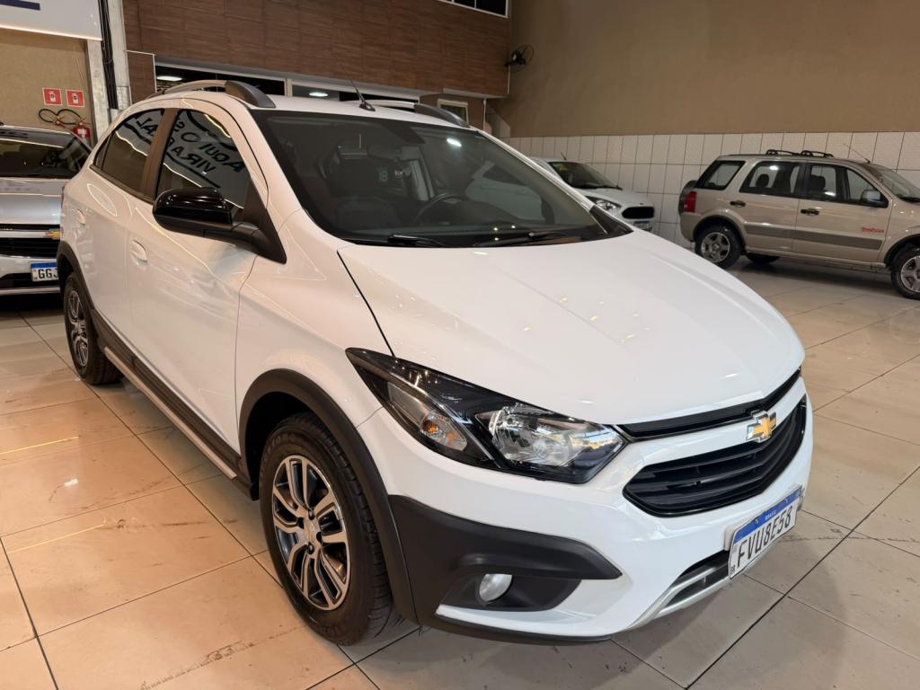CHEVROLET Onix Hatch - Foto