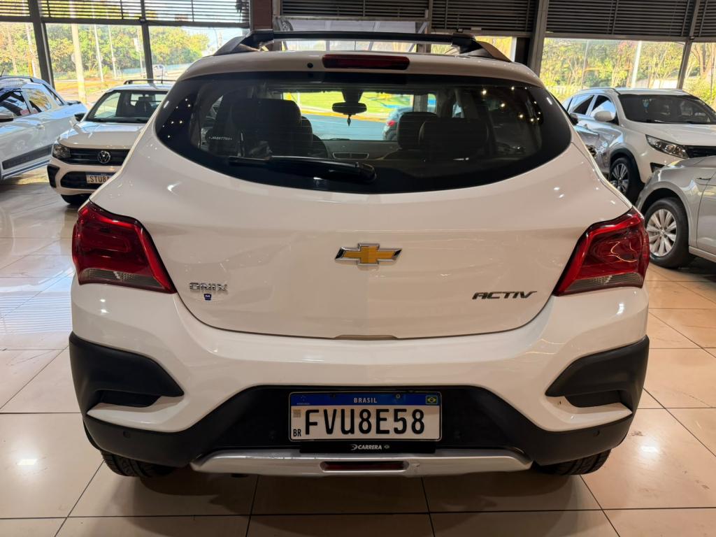CHEVROLET Onix Hatch - Foto