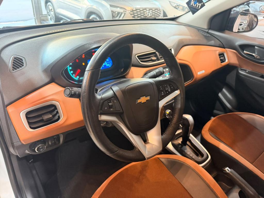 CHEVROLET Onix Hatch - Foto