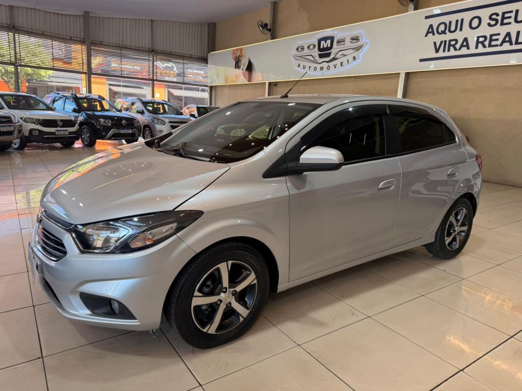 CHEVROLET Onix Hatch - Foto