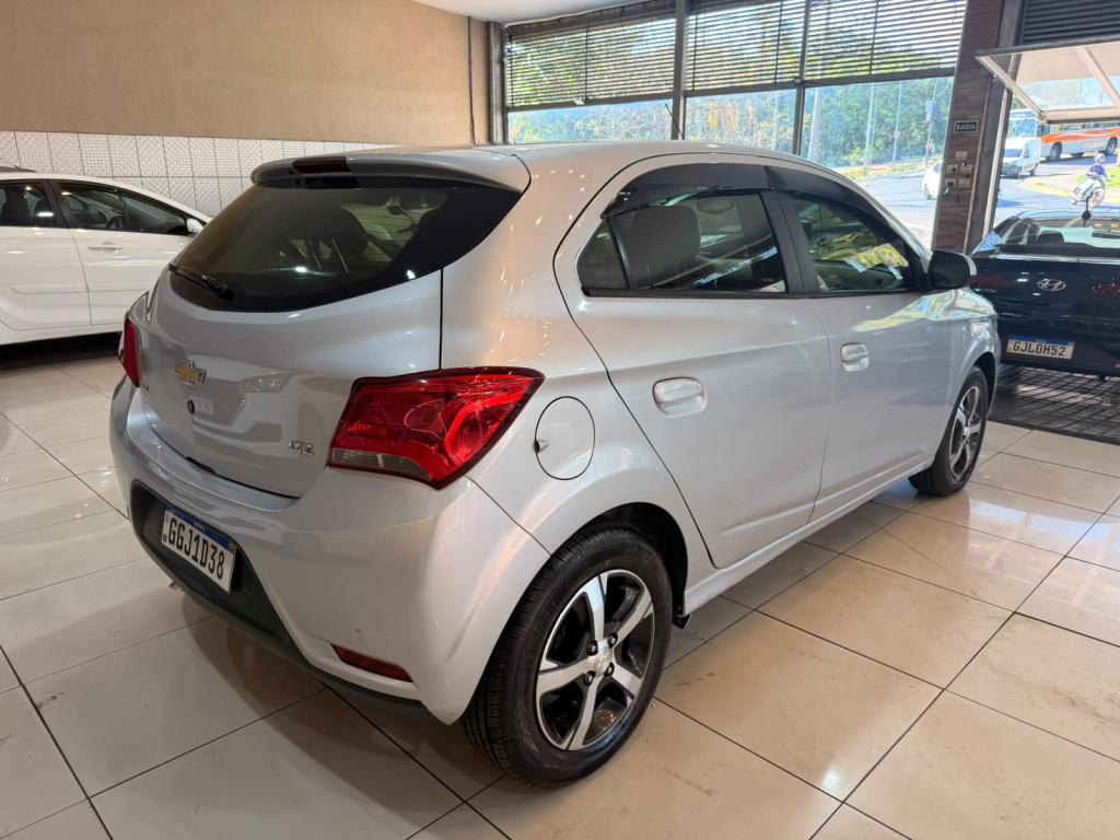 CHEVROLET Onix Hatch - Foto