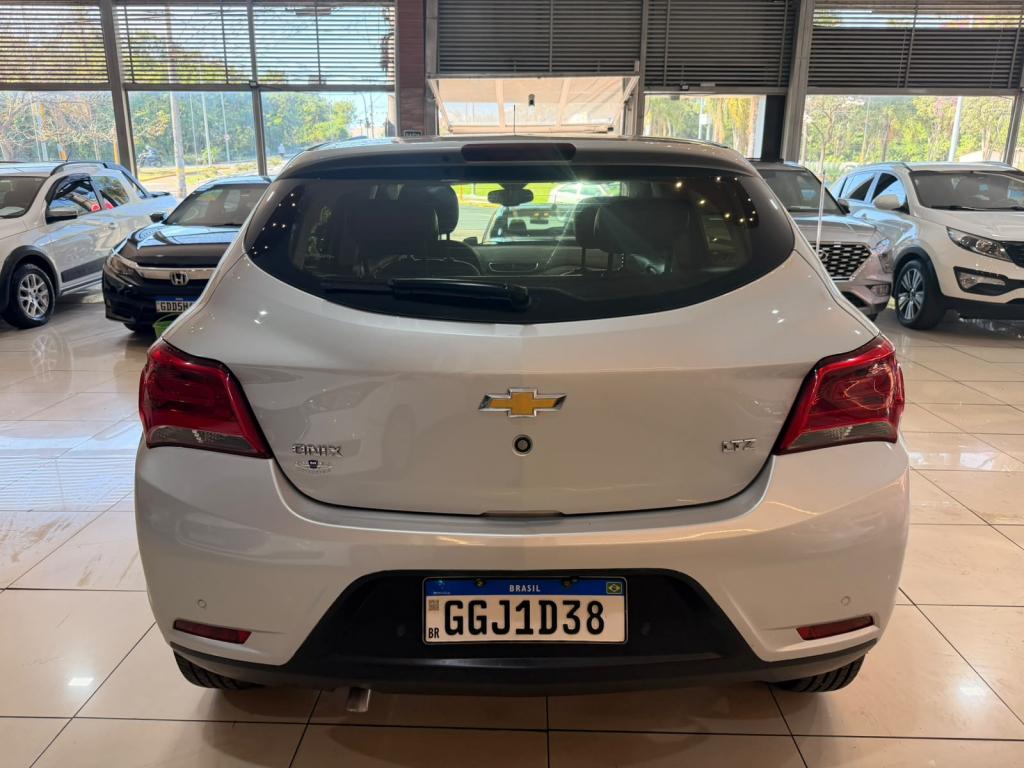 CHEVROLET Onix Hatch - Foto