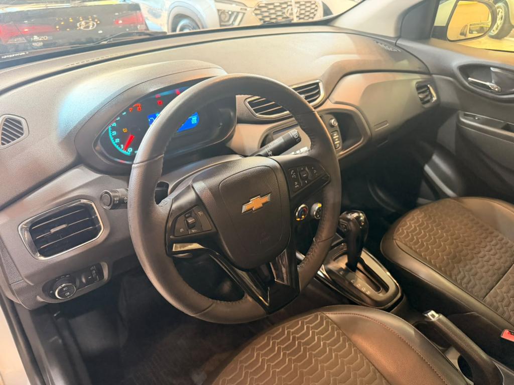 CHEVROLET Onix Hatch - Foto